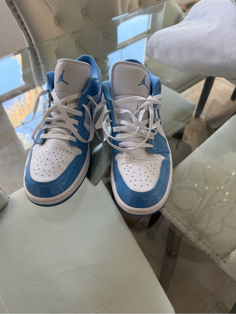 Nike Rare Men’s Low-Top Sneakers in White and patent Leather Light Blue